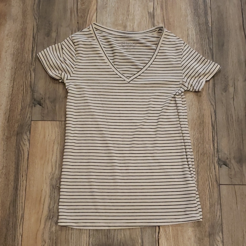 Junior's Medium V-neck Tee